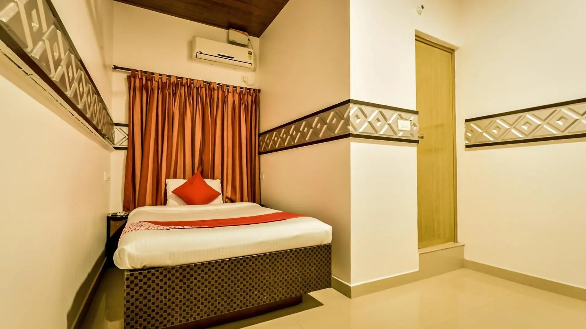 Oyo Flagship Hotel Gago Alappuzha 3*,  India